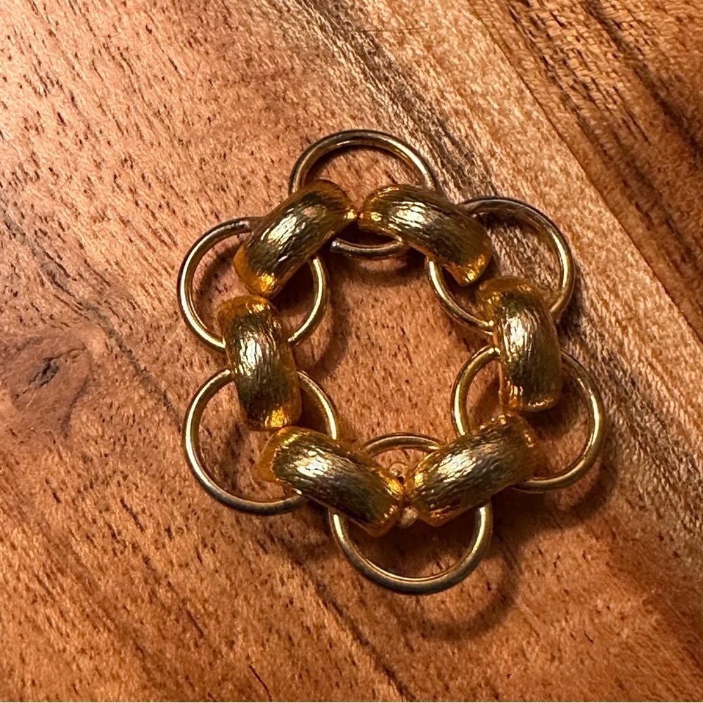 Vintage Chic Gold-Tone Women's Brooch